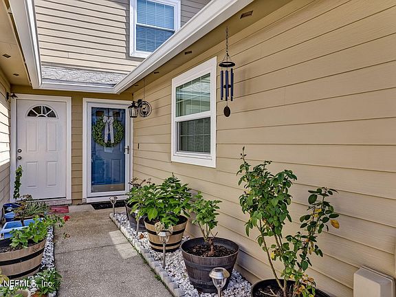 5th image of 3927 MEADOWVIEW Drive N