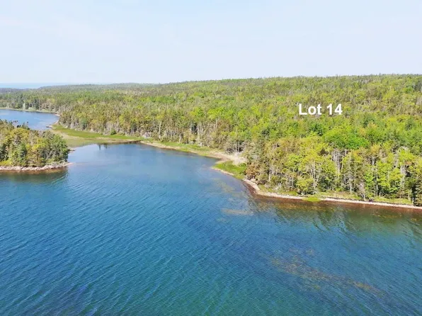 14 Perry Ln, Lennox Passage, NS B0E 1K0