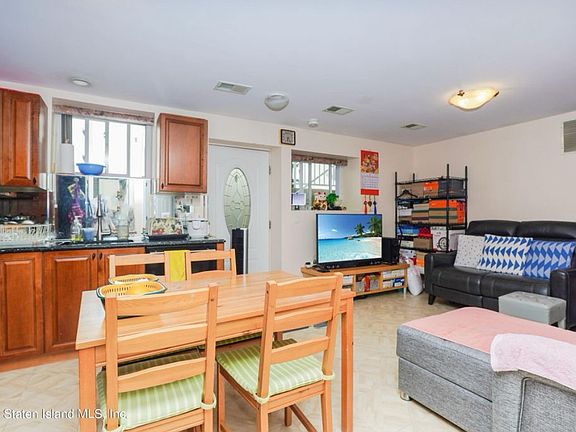2nd image of 936 Carlton Blvd #Basement
