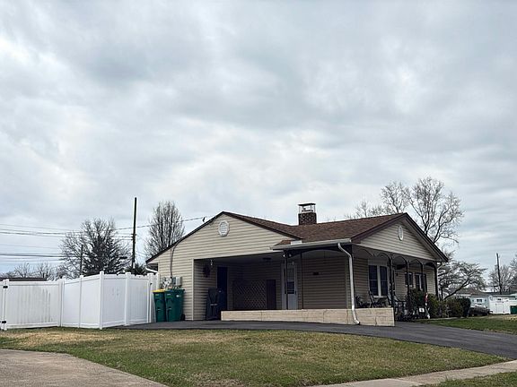 3rd image of 14 Leisure Ln