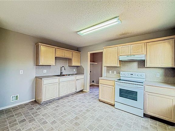 3rd image of 1723 W Jefferson St