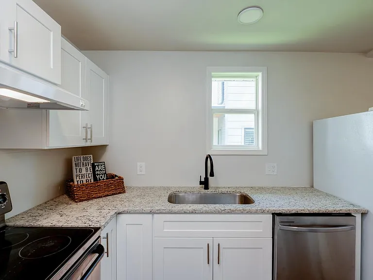 750 Alloway St #A — Photo 6
