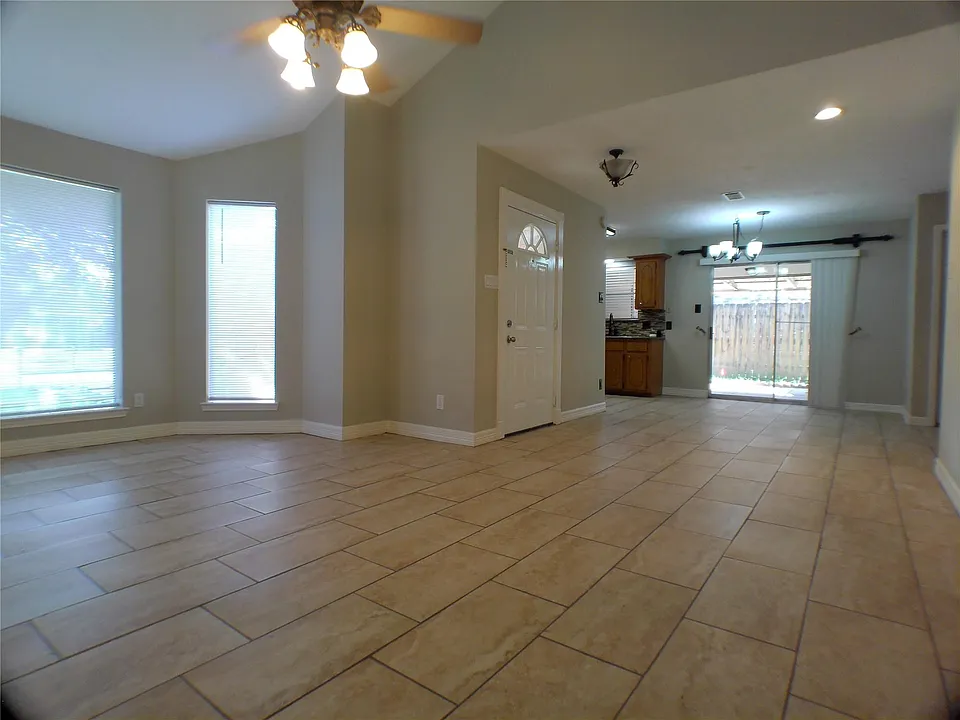 4422 Haiti Ln