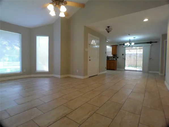 4422 Haiti Ln, Pasadena, TX 77505