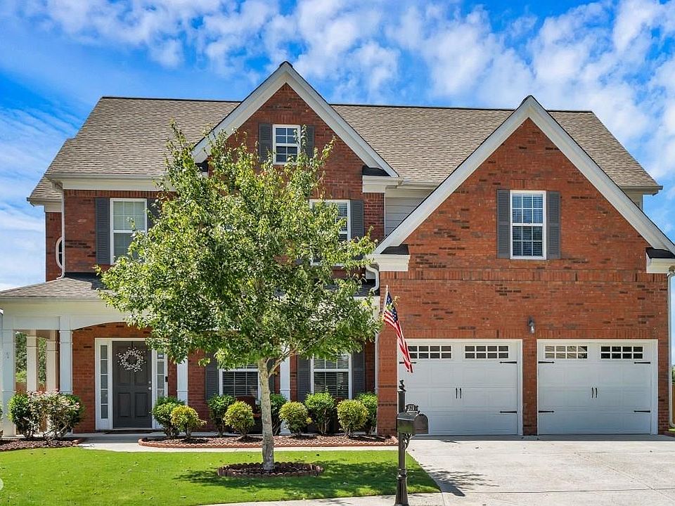 2nd image of 820 Sapphire Ln