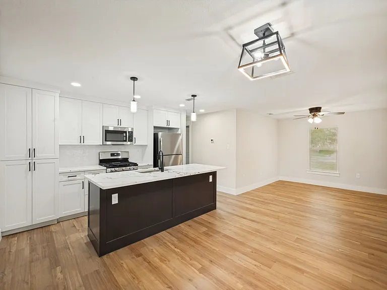204 Normal St — Photo 6