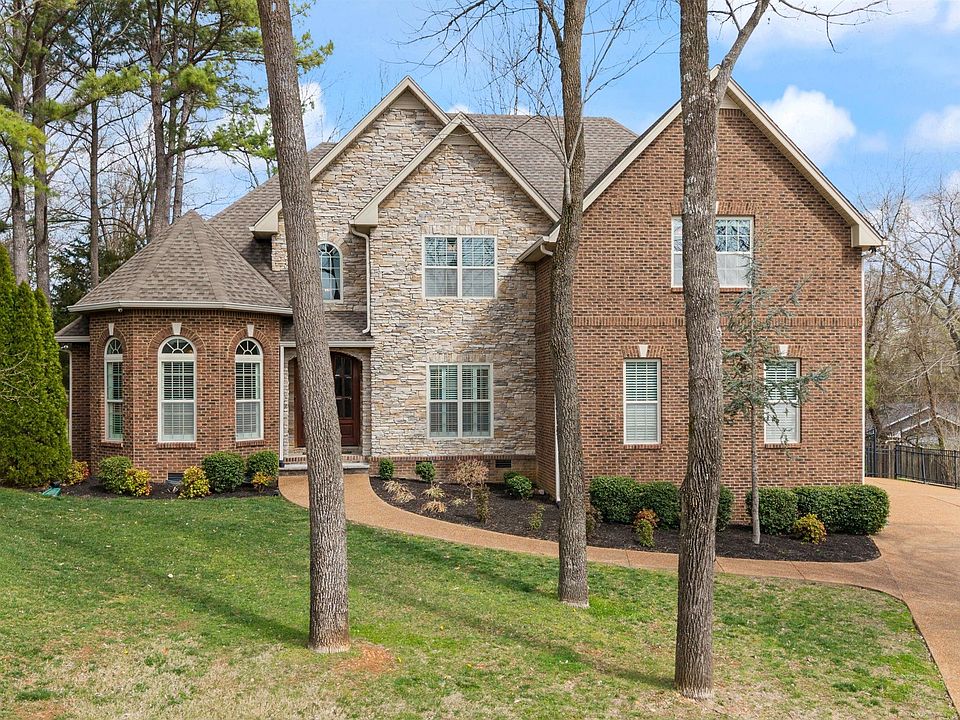 1st image of 853 Glastonbury Ct