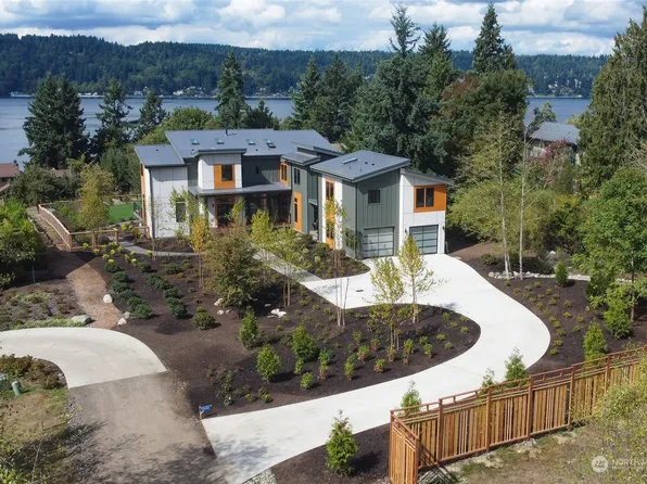 5940 NE Whitmore Way, Bainbridge Island, WA 98110