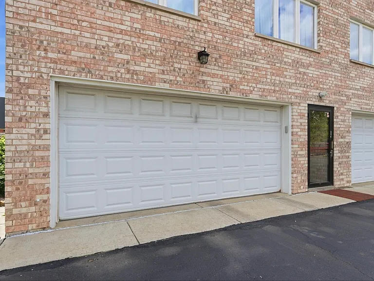 shared garage (1 spot)