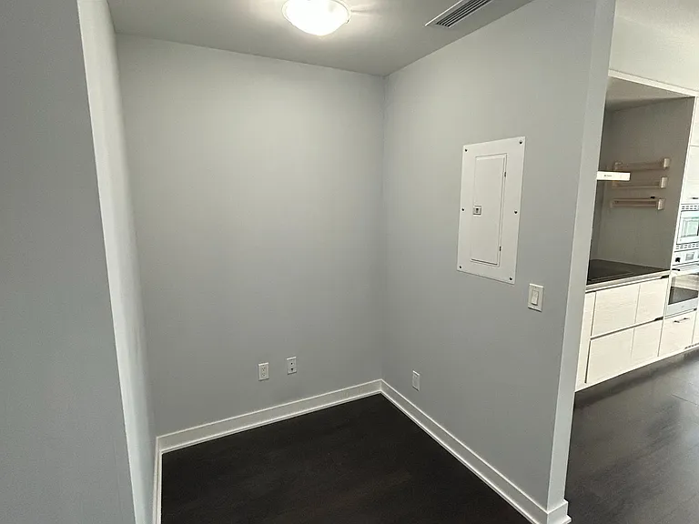 2221 Yonge St #4710 — Photo 11