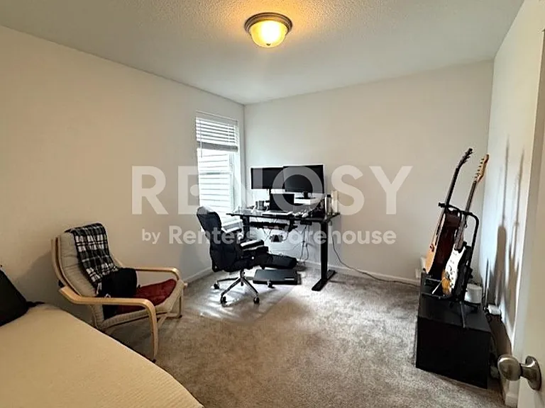 7216 Walnut Grove Ln N — Photo 18