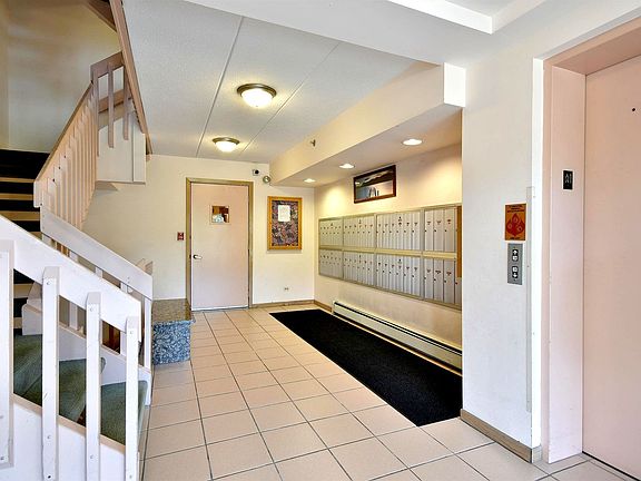 4th image of 440 E Montrose Ave APT 405