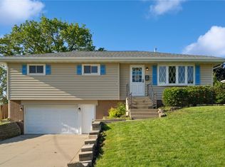 1209 Raney St, Hiawatha, IA 52233