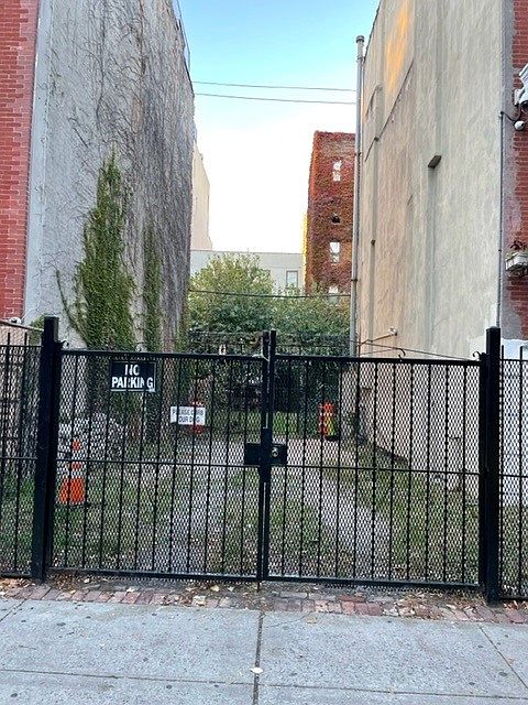 1st image of 43 W 126th St