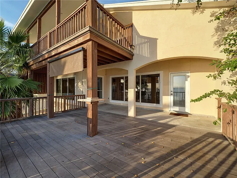 1343 Bayview Dr — Photo 33