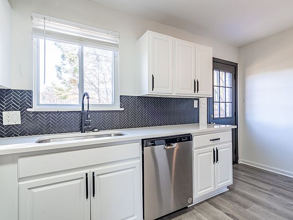 5th image of 740 Mozley Dr SE #B