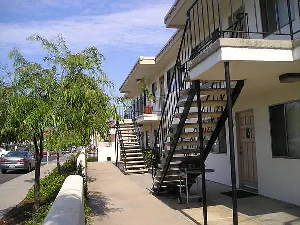 Building Photo - Fern Ave