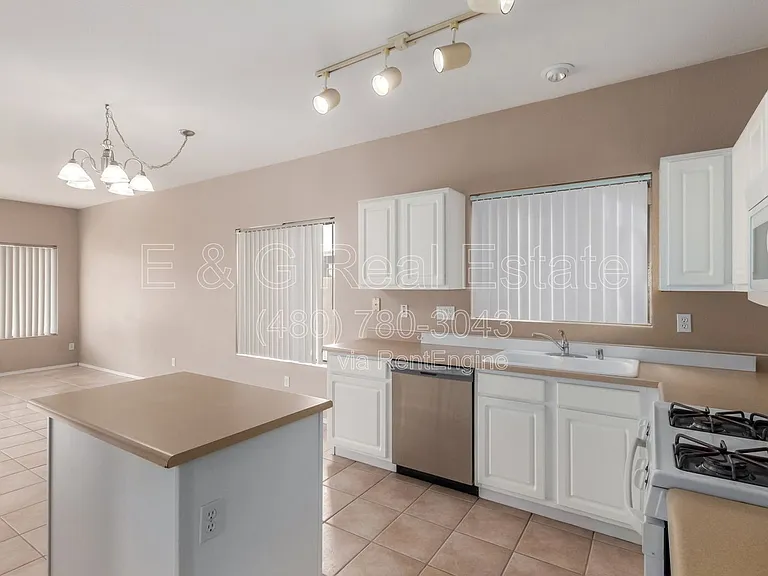 13391 W Crocus Dr — Photo 11