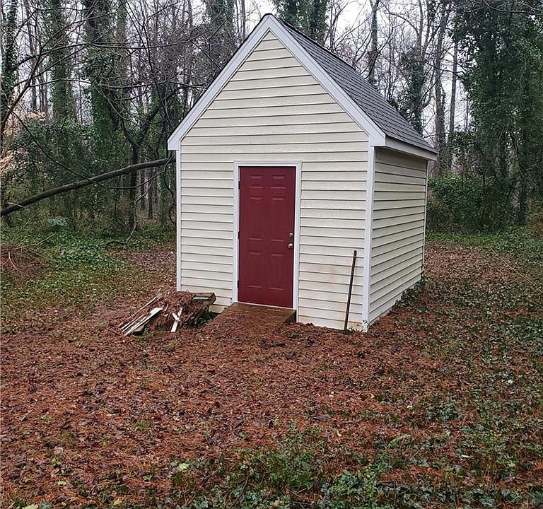 2nd image of 4223 Britannia Rd