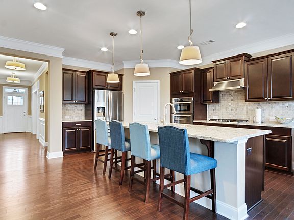 5th image of 310 Lakeway Cir