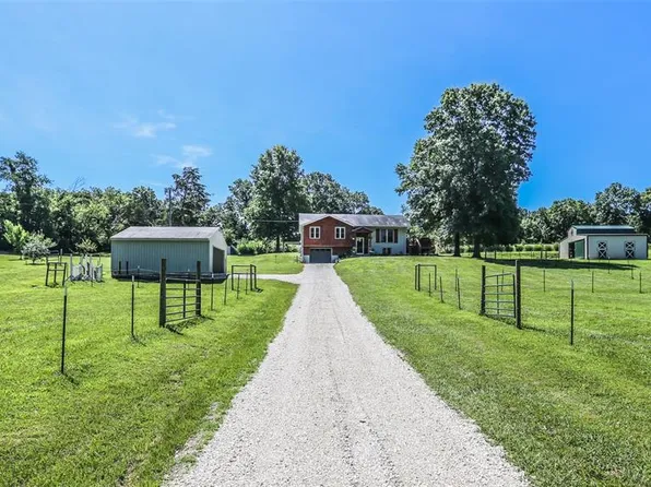 2434 W Springfield Rd, Saint Clair, MO 63077