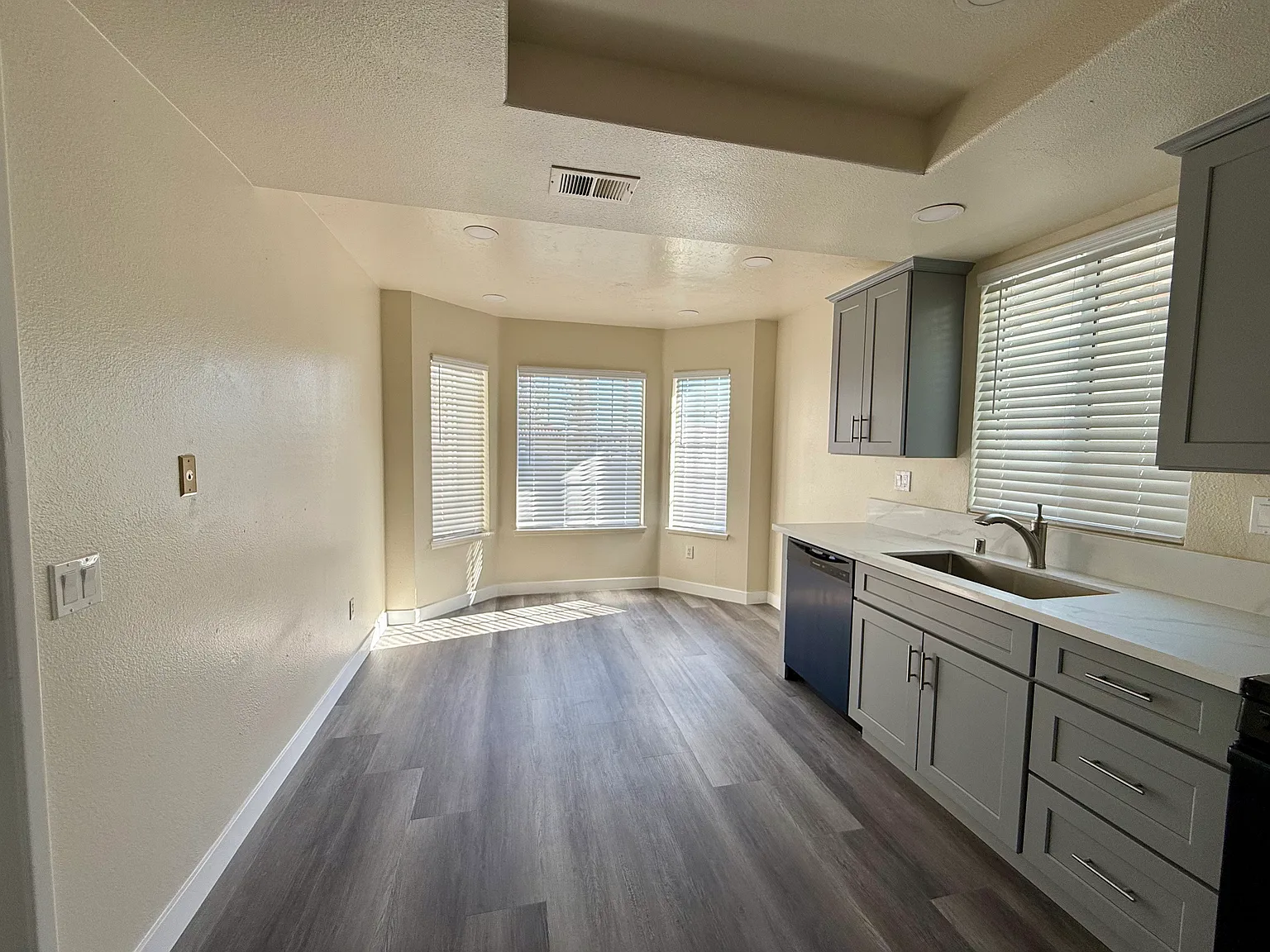 4 bed, 1720 sqft, $3,800 — Photo 3