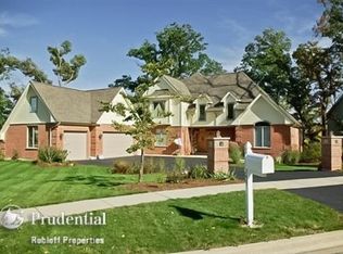 1245 Bayshore Dr, Antioch, IL 60002