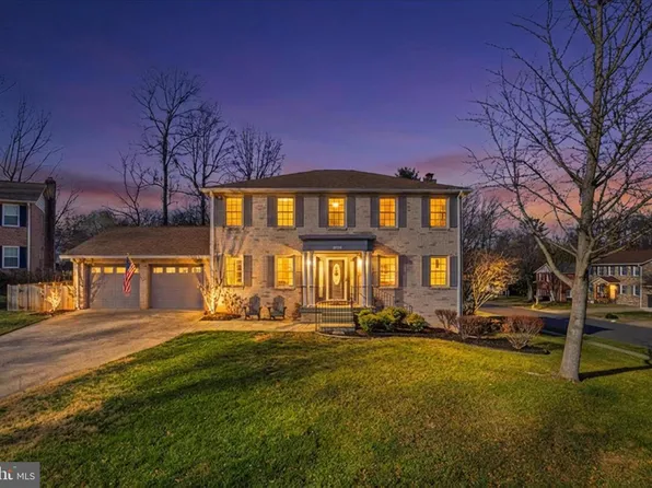 9712 Klimt Ct, Burke, VA 22015