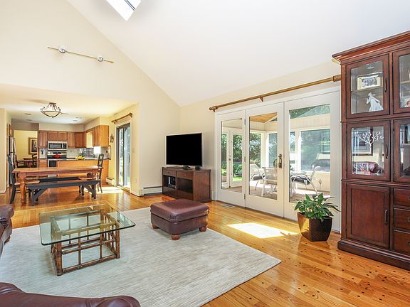 4th image of 2746 Evergreen St
