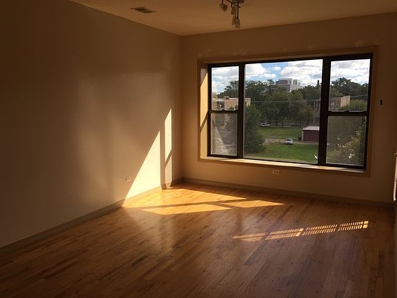 2nd image of 5830 S Calumet Ave #3