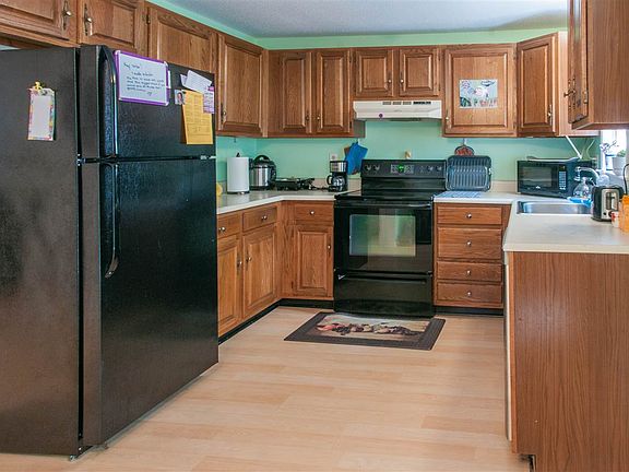 2nd image of 1102 Oakwood Cir #2