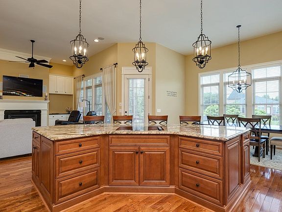 5th image of 131 Cadogan Ct