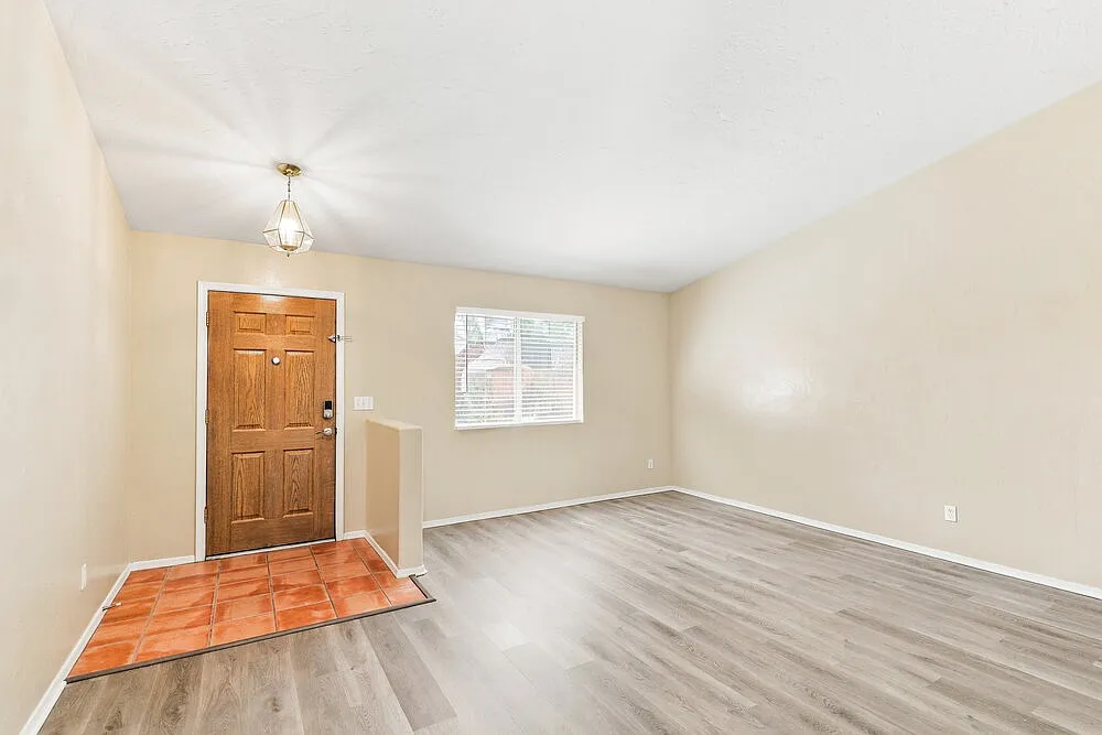 3 bed, 2.0 bath, 1738 sqft, $1,985 — Photo 3