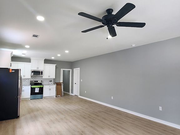 3rd image of 717 Burton St