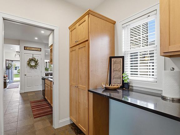 5th image of 465 Pickett STREET