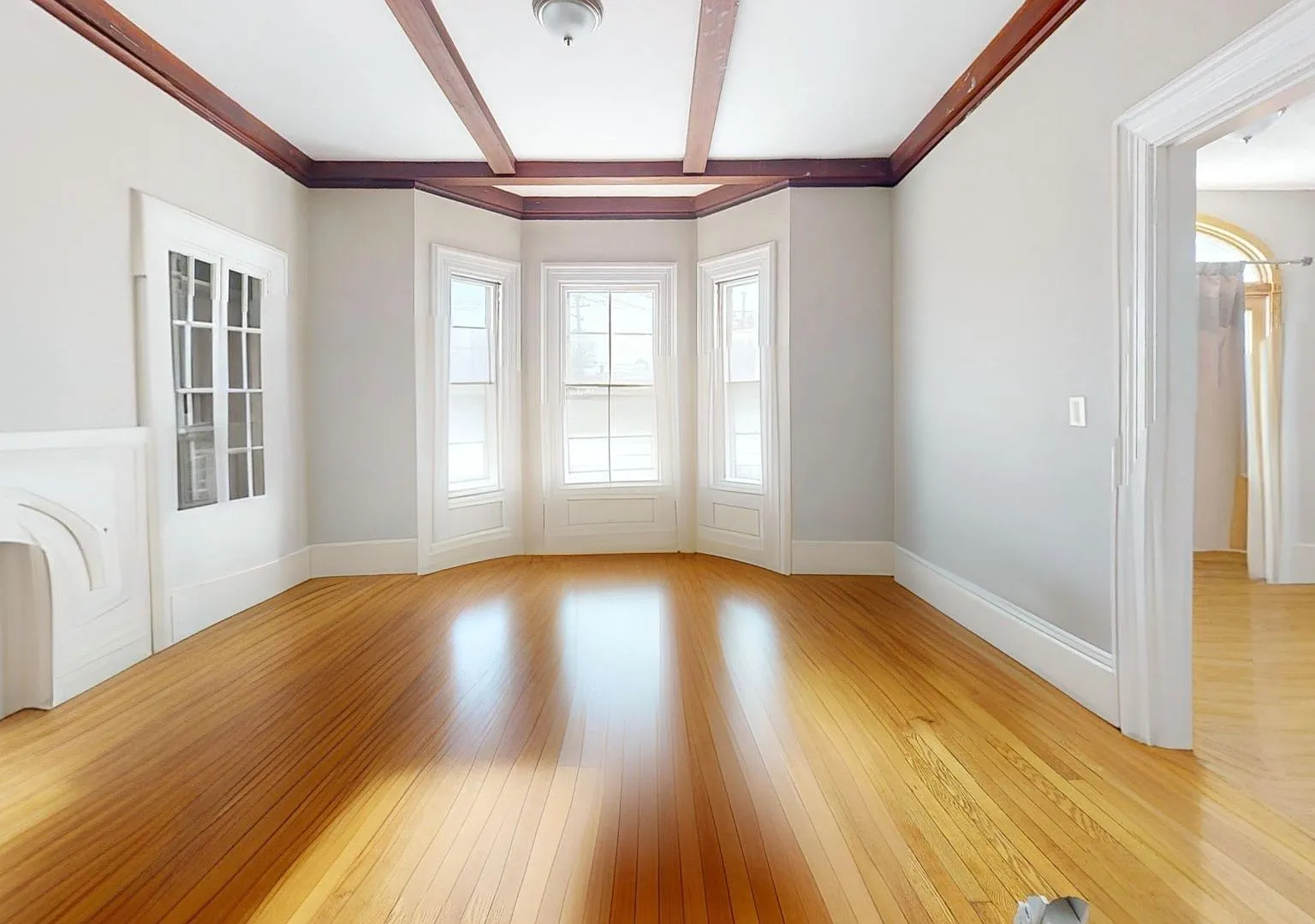 Renovated Kitchen, Amazing location! 4 bed 2 Bath — Photo 1
