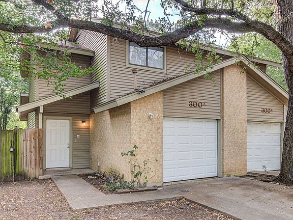2nd image of 300 Villa Oaks Cir #A