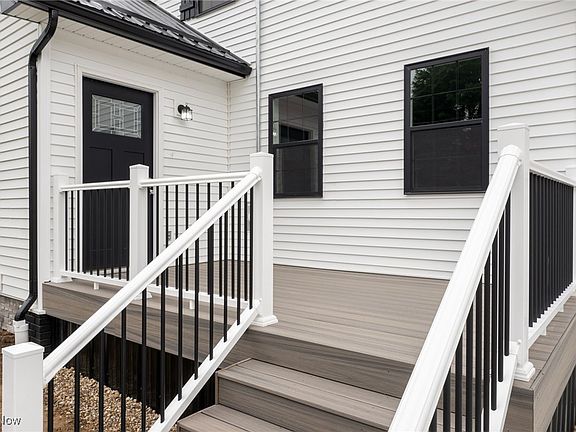 3rd image of 3016 Albrecht Ave