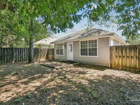 1149 Sweetbriar St, Cantonment, FL 32533