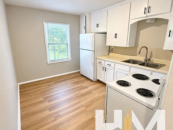 3rd image of 1615 N Holyoke St