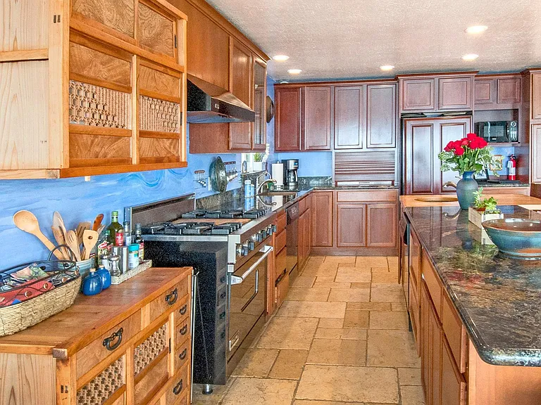 8711 Cabrillo Hwy — Photo 10