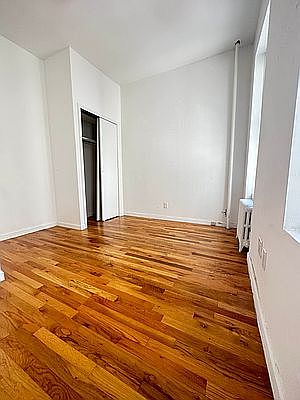 4th image of 245 E 62nd St #1314