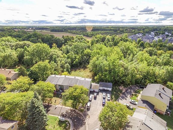 3rd image of 60 Parkwood Ln