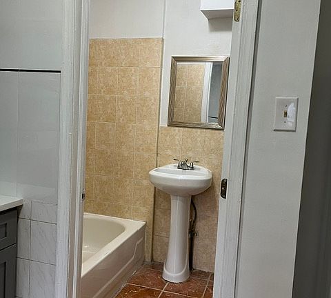 5th image of 716 Wolf St #1