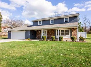 1415 Parkhill Dr, Huntington, IN 46750