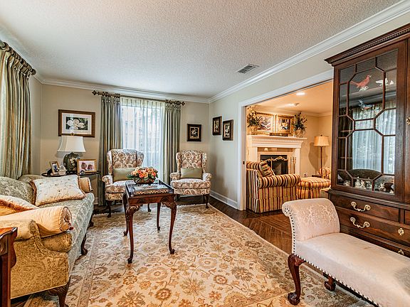 4th image of 359 Perthshire Dr