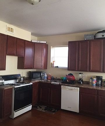 2nd image of 1456 S Avers Ave