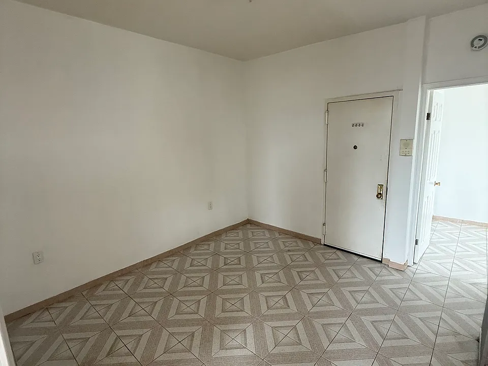 69 Bay 14th St #3F