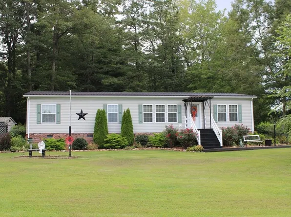 900 Rome Dr, Hillsville, VA 24343