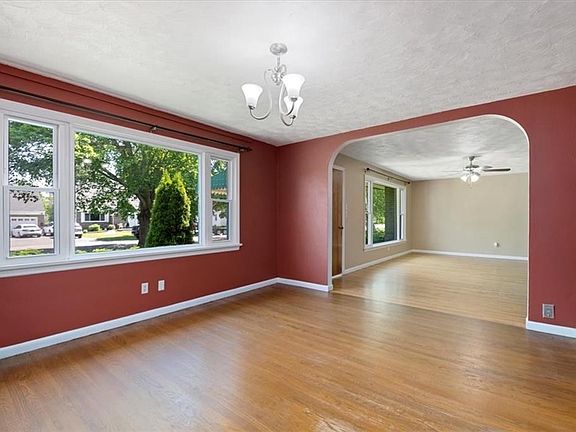 5th image of 904 Sherman Dr